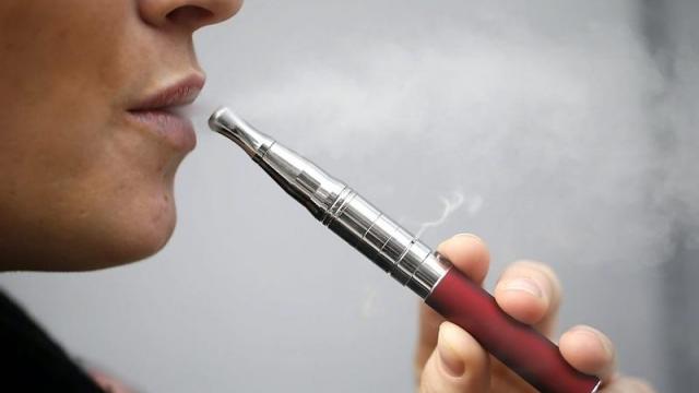 La sigaretta elettronica fa male? Due studi rivelano di sì