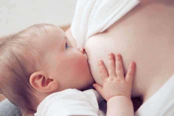 Come aumentare il latte materno: tutti i metodi naturali
