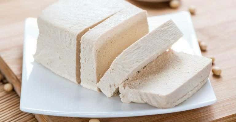 Tofu: cos’è, come farlo in casa, proteine e dove si compra