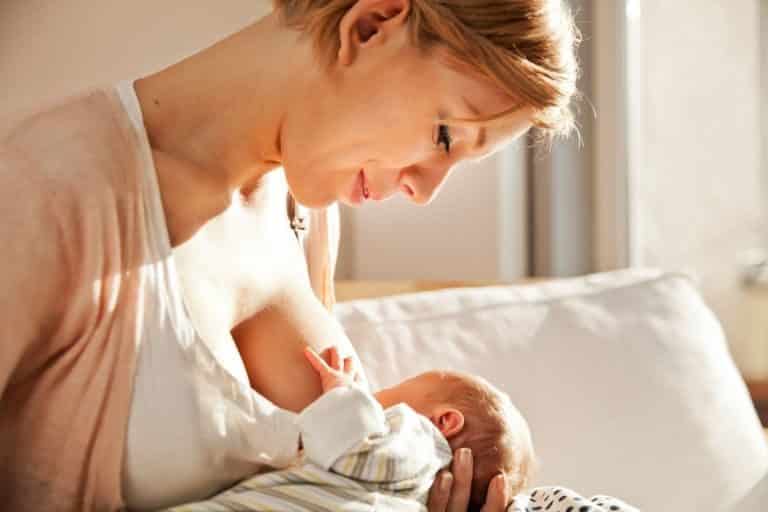 Come mantenere il seno elastico dopo la gravidanza