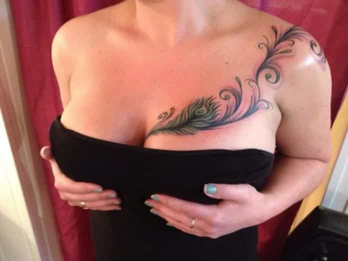 idee tatuaggi al seno più originali