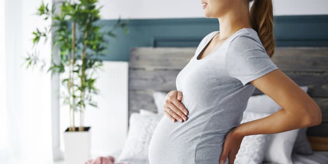 Mal di schiena gravidanza: quando preoccuparsi?
